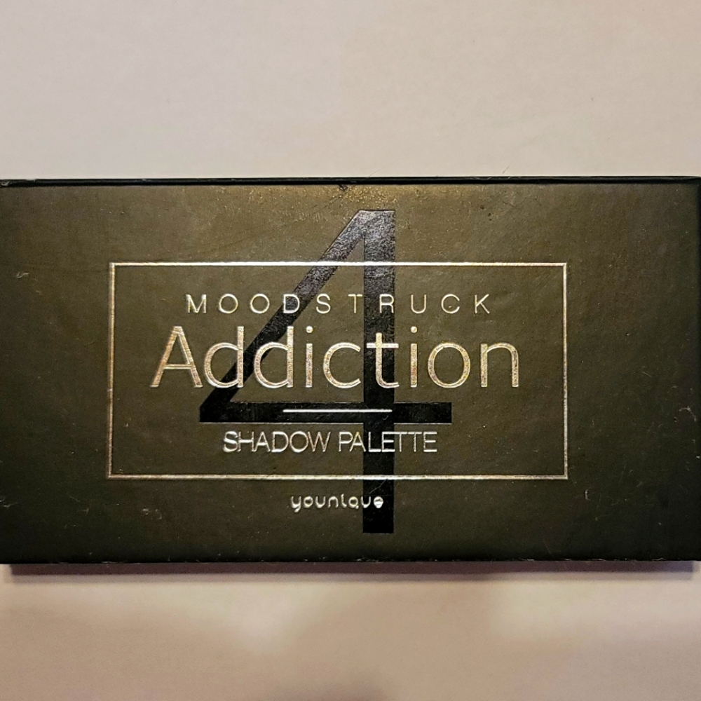 YOUNIQUE - Eyeshadow Pallette #4 (LAST ONE LEFT)!!!